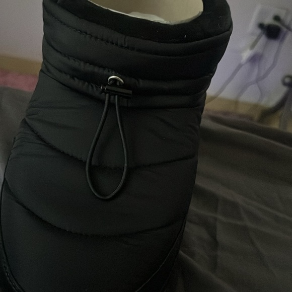 Steve Madden Snow Booties -Brand New Never Been Worn - Picture 3 of 3